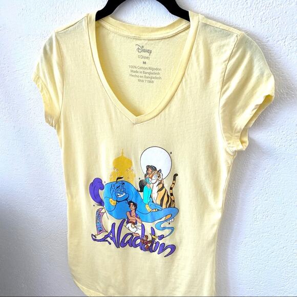 Disney Aladdin Graphic Character V-Neck Tee Juniors Medium - Picture 2 of 6